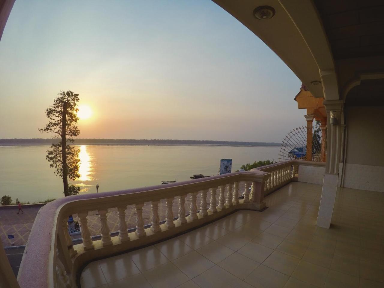 Hengheng II Guest House Kratie Exterior photo