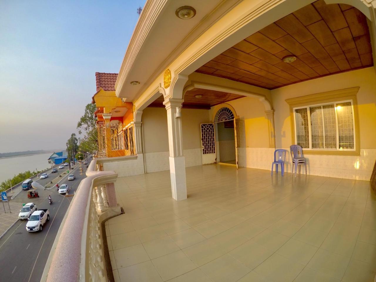 Hengheng II Guest House Kratie Exterior photo